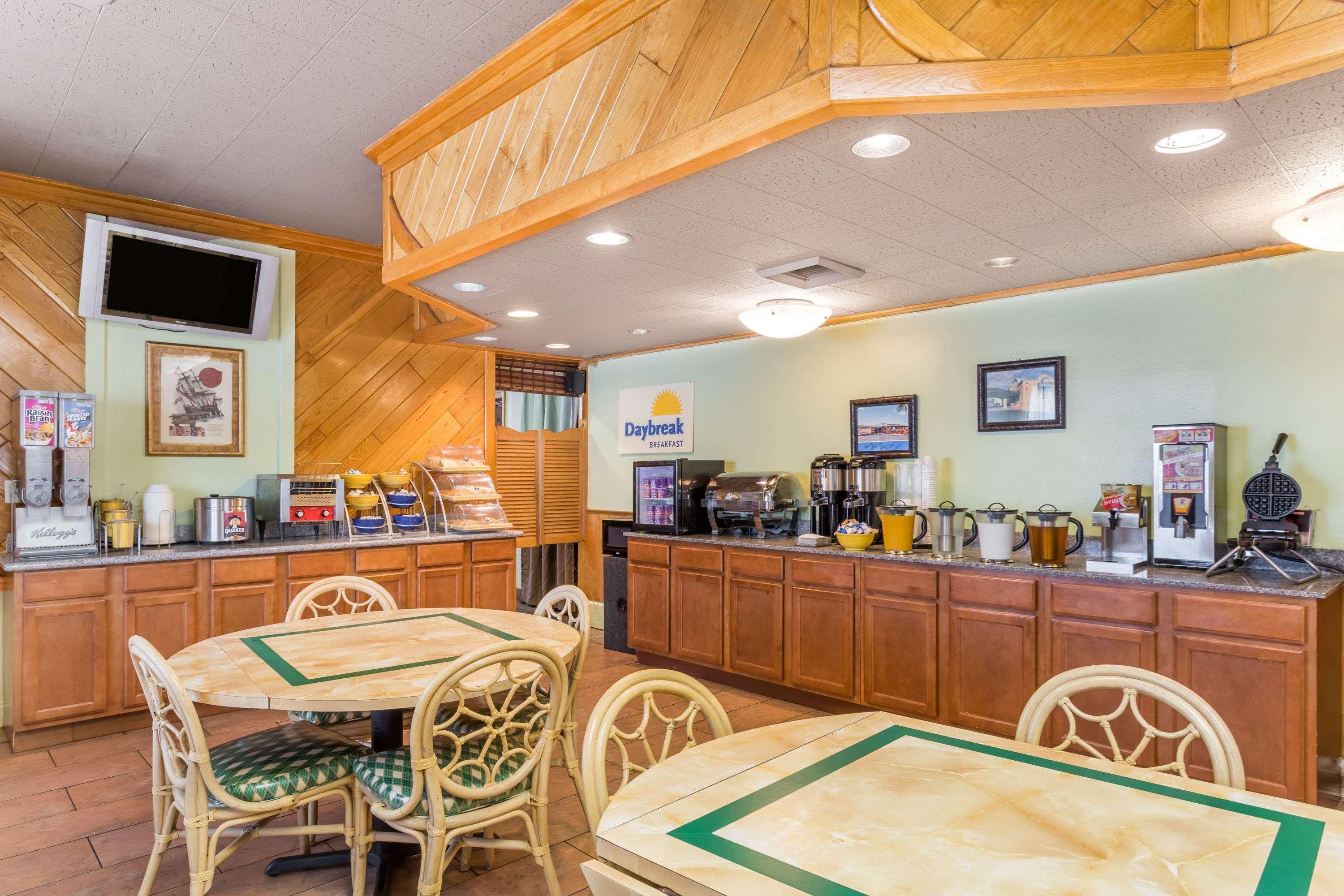 Days Inn By Wyndham Pensacola - Historic Downtown Ngoại thất bức ảnh