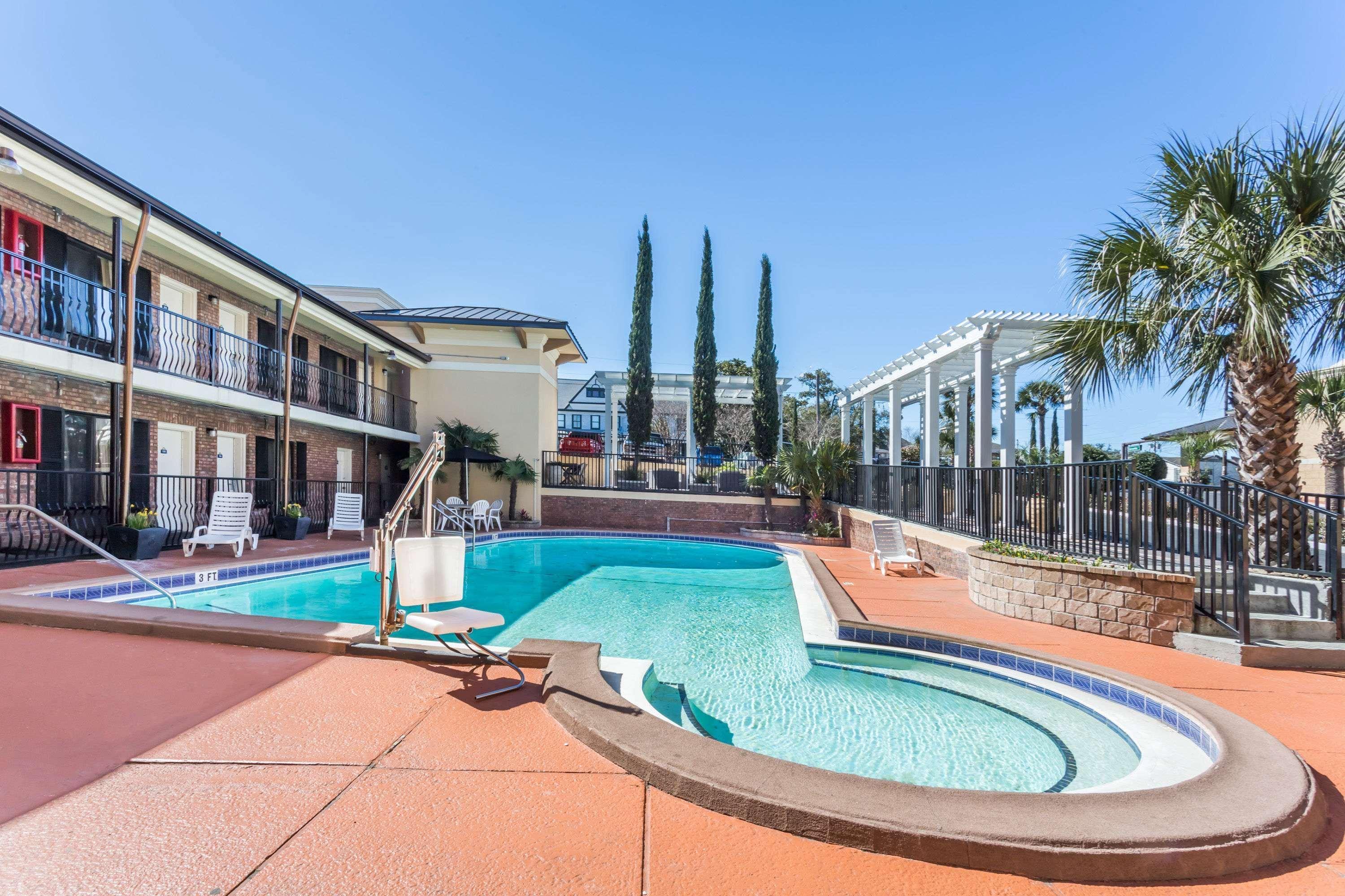 Days Inn By Wyndham Pensacola - Historic Downtown Ngoại thất bức ảnh