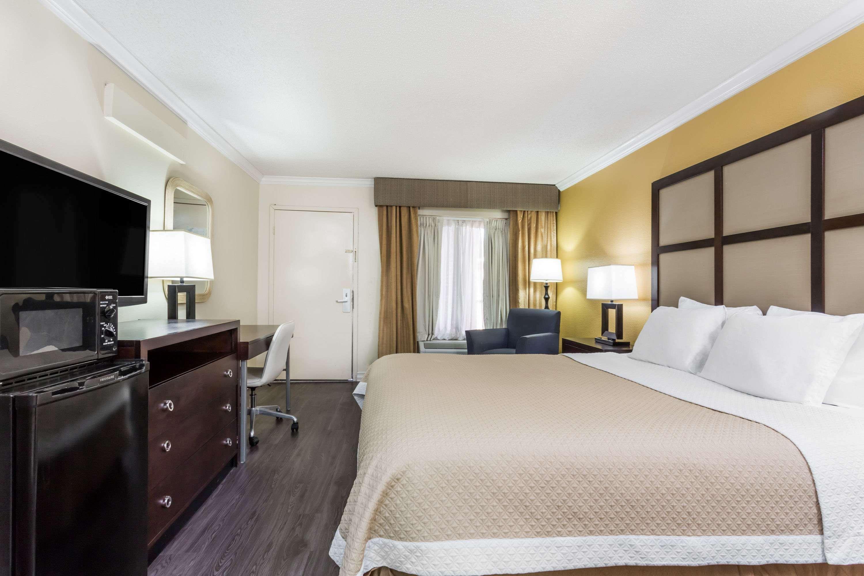 Days Inn By Wyndham Pensacola - Historic Downtown Ngoại thất bức ảnh