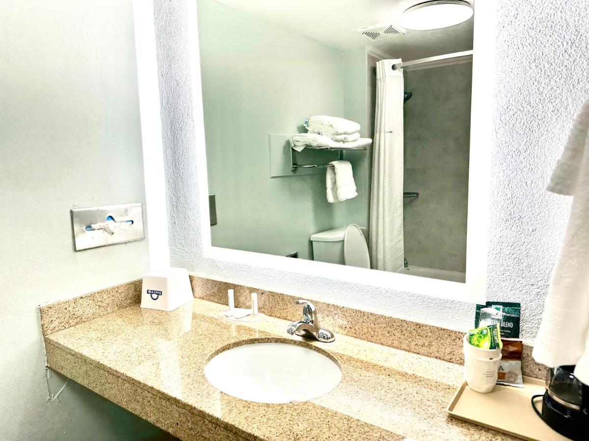 Days Inn By Wyndham Pensacola - Historic Downtown Ngoại thất bức ảnh